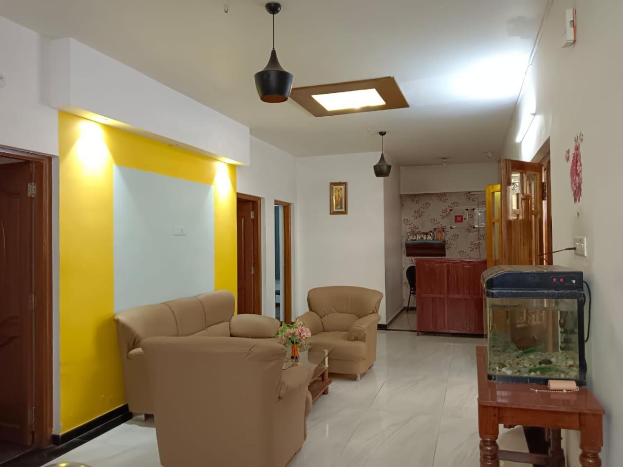 Savi'S Home Stay Ooty Esterno foto